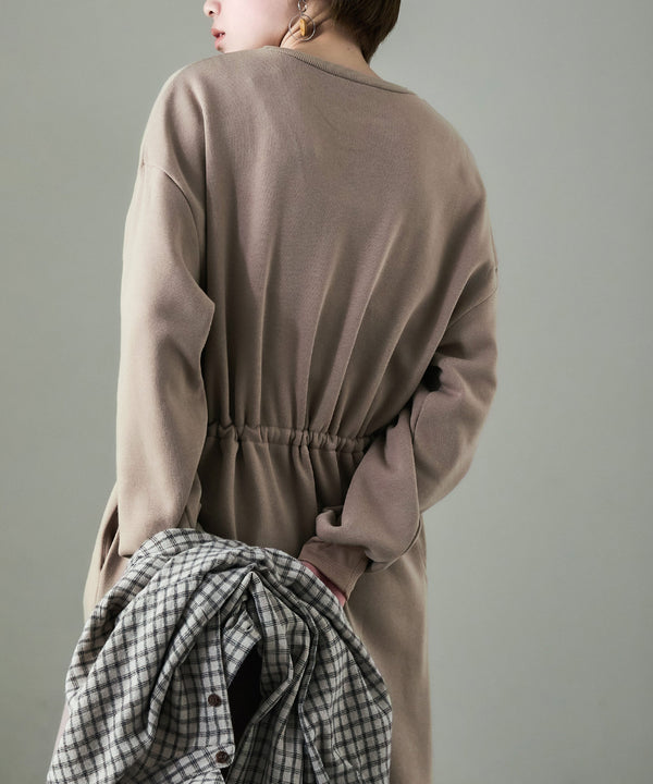 {"color":"\u30b0\u30ec\u30fc\u30b8\u30e5","info":"model\uff1aH158cm size\uff1aM"}