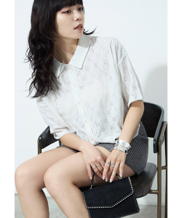 {"color":"\u30aa\u30d5\u30db\u30ef\u30a4\u30c8","info":"model\uff1aH157cm size\uff1aM"}