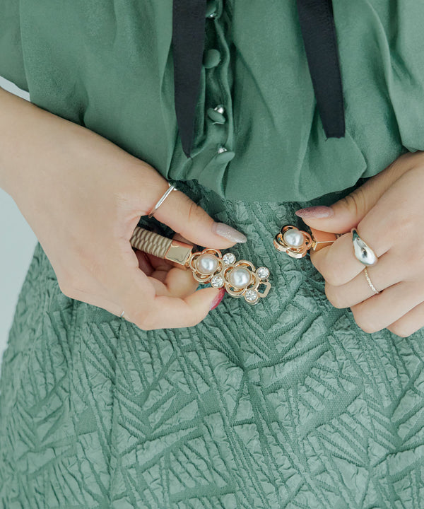 {"color":"\u30d9\u30fc\u30b8\u30e5","info":""}