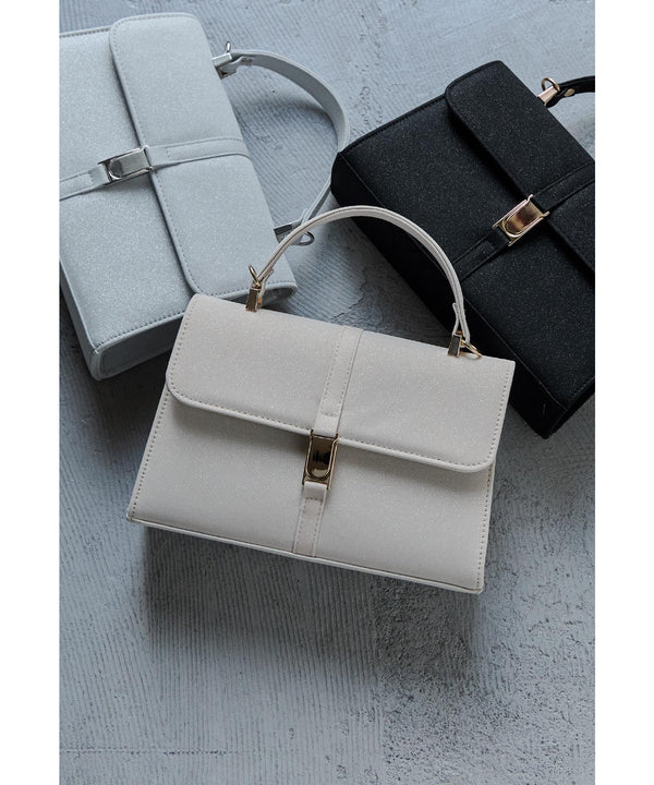 {"color":"\u30d9\u30fc\u30b8\u30e5","info":""}