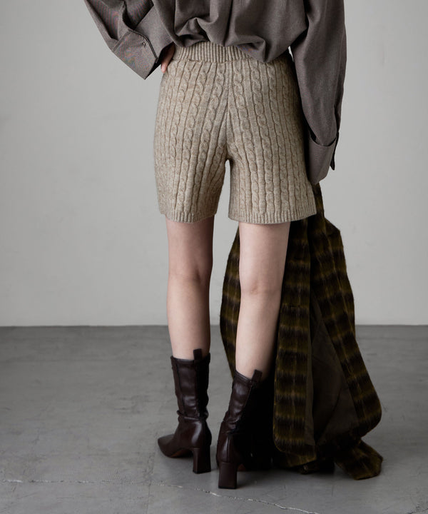 {"color":"\u30d9\u30fc\u30b8\u30e5","info":"model\uff1aH163cm size\uff1aF"}