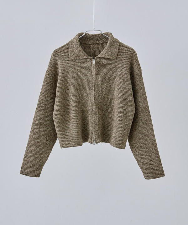 {"color":"\u30d6\u30e9\u30a6\u30f3","info":""}