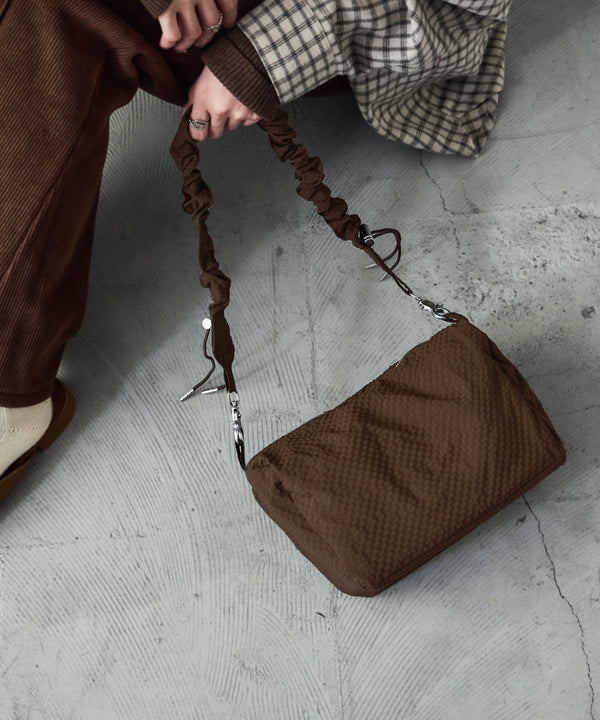 {"color":"\u30d6\u30e9\u30a6\u30f3","info":"model\uff1aH158cm size\uff1aF"}