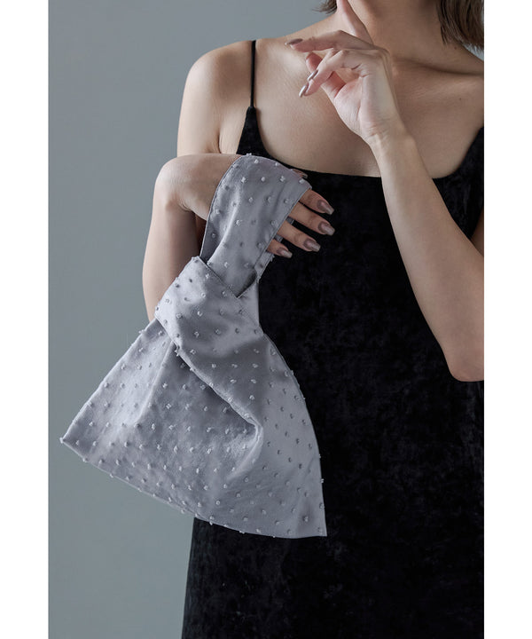 {"color":"\u30b7\u30eb\u30d0\u30fc","info":""}