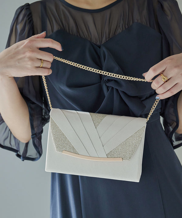 {"color":"\u30d9\u30fc\u30b8\u30e5","info":""}