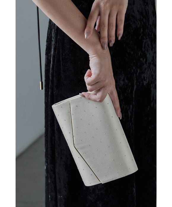 {"color":"\u30d9\u30fc\u30b8\u30e5","info":""}