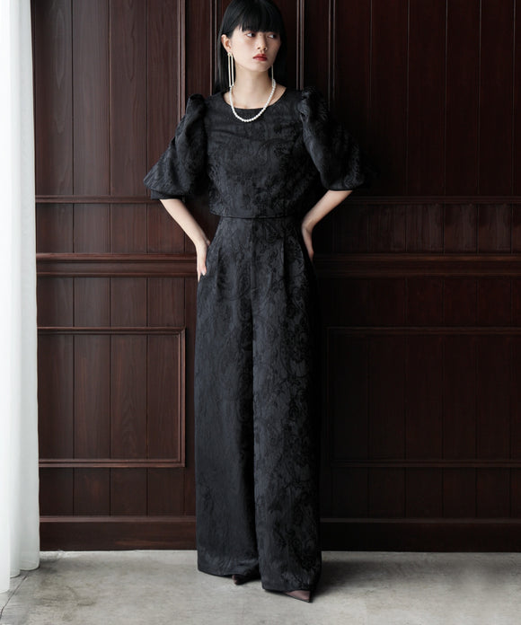 {"color":"\u30d6\u30e9\u30c3\u30af","info":"model\uff1aH163cm size\uff1aM"}
