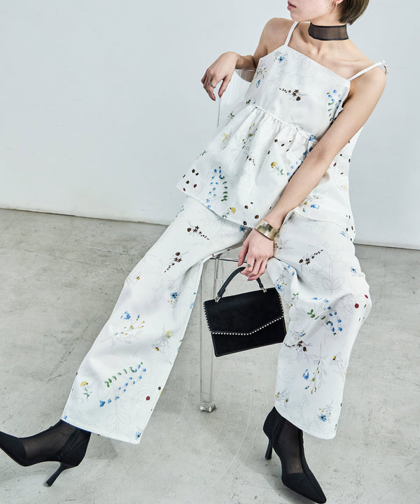 {"color":"\u30aa\u30d5\u30db\u30ef\u30a4\u30c8","info":"model\uff1aH158cm size\uff1aM"}