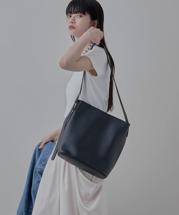 {"color":"\u30d6\u30e9\u30c3\u30af","info":"model\uff1aH163cm size\uff1aF"}