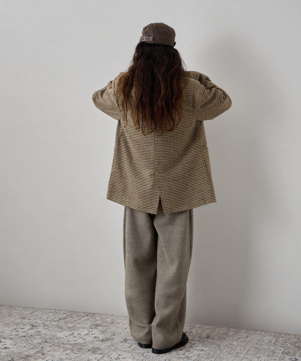 {"color":"\u30d6\u30e9\u30a6\u30f3","info":"model\uff1aH166cm size\uff1aF"}