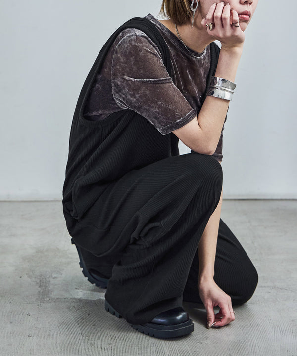 {"color":"\u30d6\u30e9\u30c3\u30af","info":"model\uff1aH158cm size\uff1aM"}