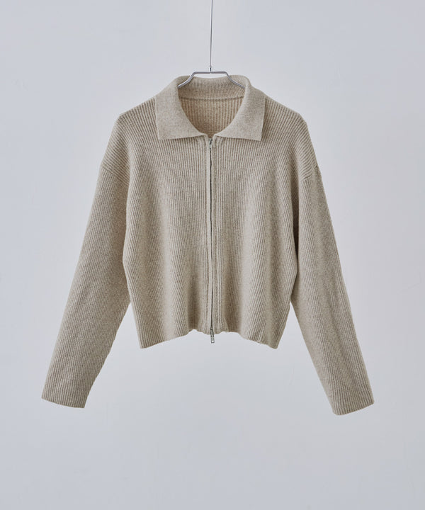 {"color":"\u30d9\u30fc\u30b8\u30e5","info":""}