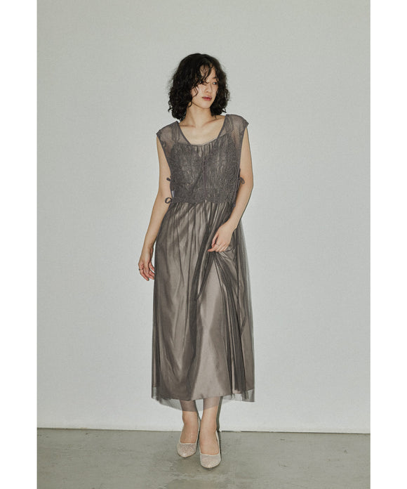 {"color":"\u30d6\u30e9\u30a6\u30f3","info":"model\uff1aH167cm size\uff1aM"}