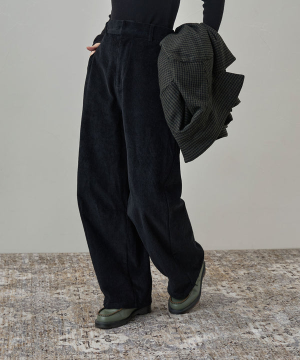 {"color":"\u30d6\u30e9\u30c3\u30af","info":"model\uff1aH163cm size\uff1aF"}