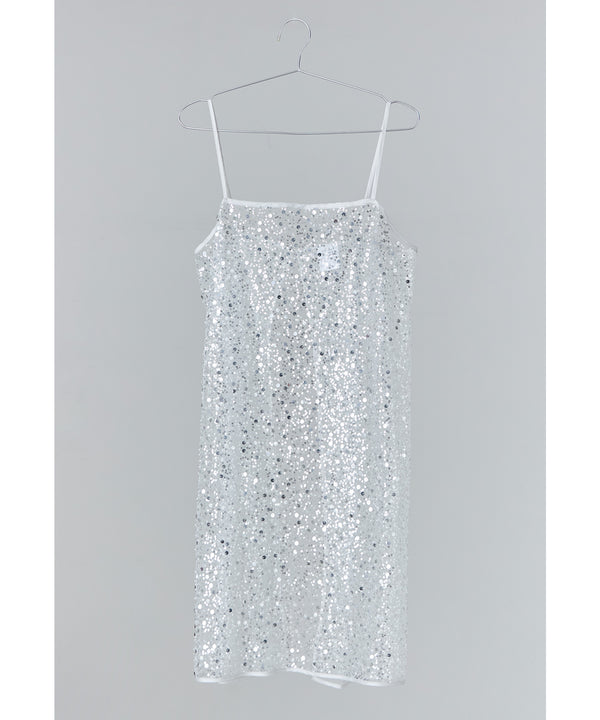 {"color":"\u30aa\u30d5\u30db\u30ef\u30a4\u30c8","info":""}