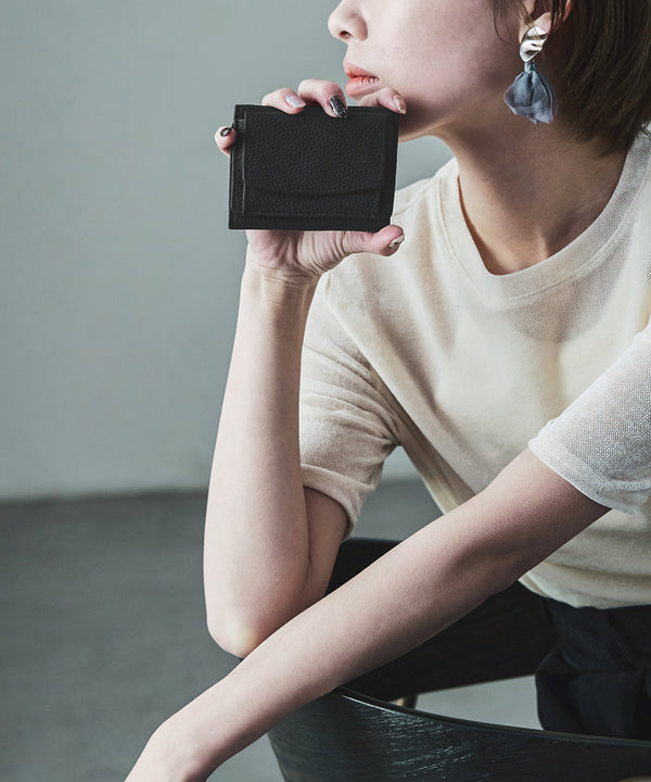 {"color":"\u30d6\u30e9\u30c3\u30af","info":"model\uff1aH158cm size\uff1aF"}