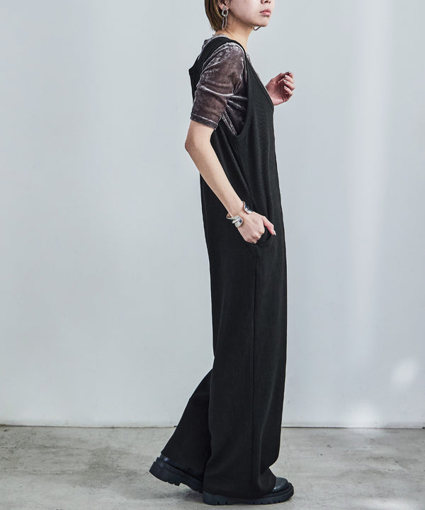 {"color":"\u30d6\u30e9\u30c3\u30af","info":"model\uff1aH158cm size\uff1aM"}