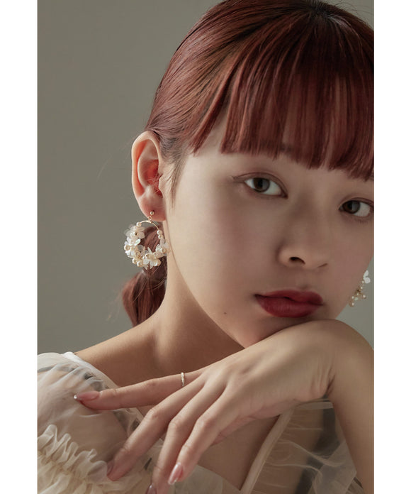 {"color":"\u30aa\u30d5\u30db\u30ef\u30a4\u30c8","info":""}