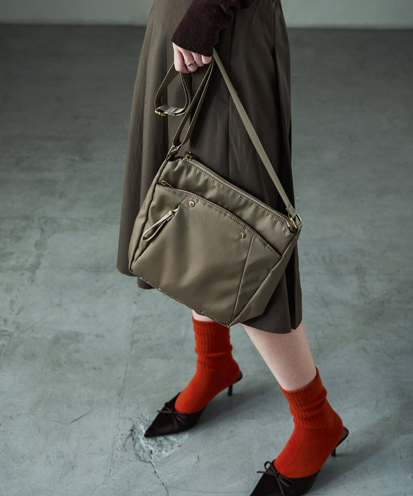 {"color":"\u30b0\u30ec\u30fc\u30b8\u30e5","info":"model\uff1aH158cm size\uff1aF"}