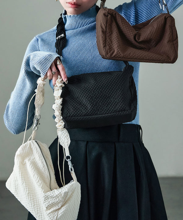 {"color":"\u30d6\u30e9\u30c3\u30af","info":"model\uff1aH158cm size\uff1aF"}