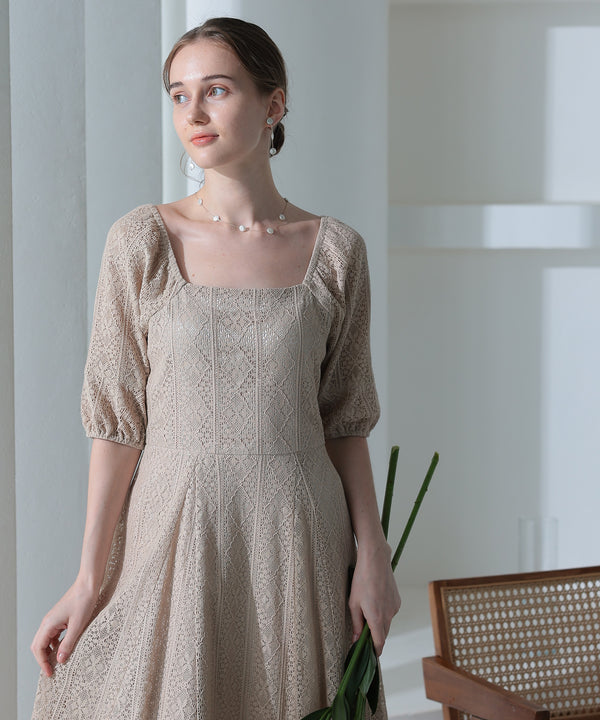 {"color":"\u30d9\u30fc\u30b8\u30e5","info":""}