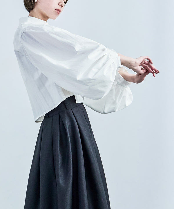 {"color":"\u30db\u30ef\u30a4\u30c8","info":"model\uff1aH158cm size\uff1aM"}