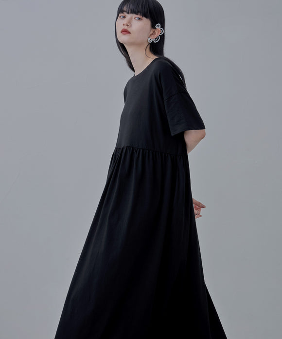 {"color":"\u30d6\u30e9\u30c3\u30af","info":"model\uff1aH163cm size\uff1aM"}