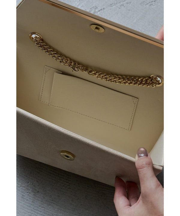 {"color":"","info":""}