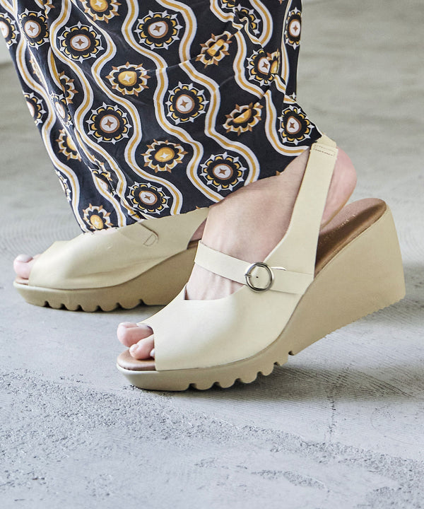 {"color":"\u30db\u30ef\u30a4\u30c8","info":"model\uff1aH158cm size\uff1aL(23.5-24cm)"}