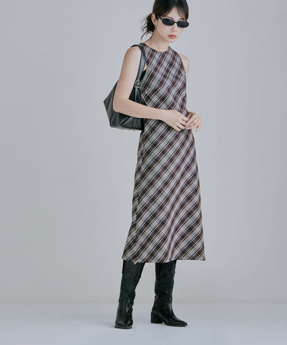 {"color":"\u30d6\u30e9\u30a6\u30f3","info":"model\uff1aH166cm size\uff1aF"}