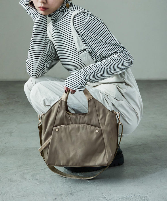 {"color":"\u30b0\u30ec\u30fc\u30b8\u30e5","info":"model\uff1aH158cm size\uff1aF"}