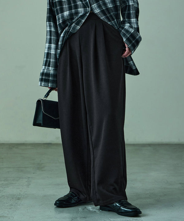 {"color":"\u30d6\u30e9\u30c3\u30af","info":"model\uff1aH158cm size\uff1aM"}