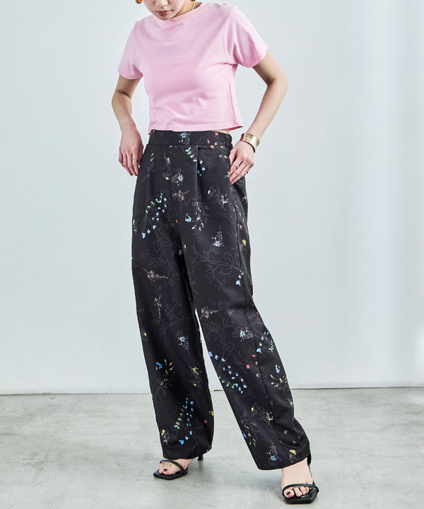 {"color":"\u30d6\u30e9\u30c3\u30af","info":"model\uff1aH158cm size\uff1aM"}