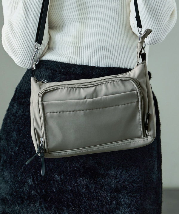 {"color":"\u30b0\u30ec\u30fc","info":""}