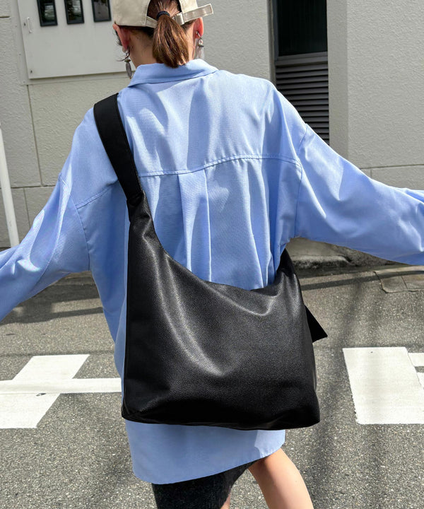 {"color":"\u30d6\u30e9\u30c3\u30af","info":"model\uff1aH158cm size\uff1aF"}