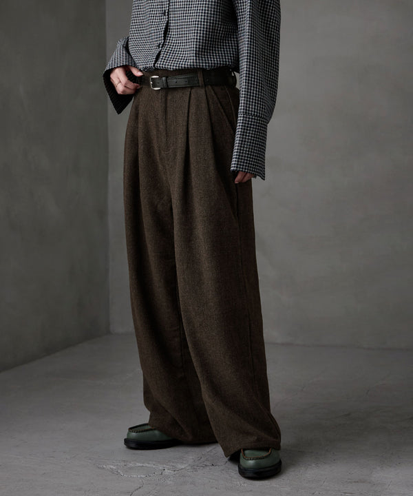 {"color":"\u30c0\u30fc\u30af\u30d6\u30e9\u30a6\u30f3","info":"model\uff1aH166cm size\uff1aF"}