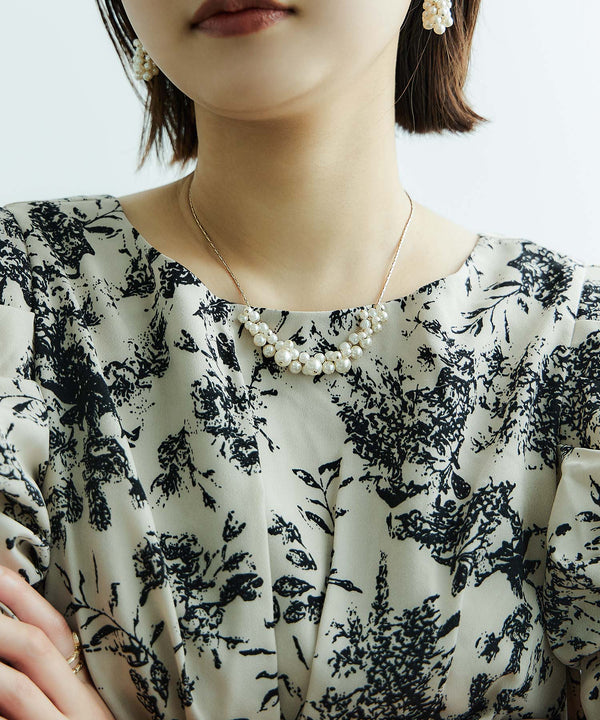 {"color":"\u30aa\u30d5\u30db\u30ef\u30a4\u30c8","info":""}