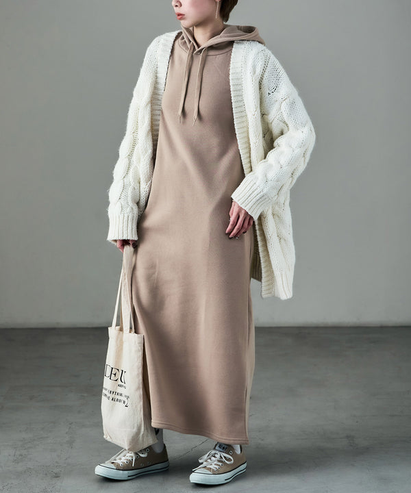 {"color":"\u30b0\u30ec\u30fc\u30b8\u30e5","info":"model\uff1aH158cm size\uff1aM"}