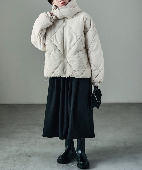 {"color":"\u30aa\u30d5\u30db\u30ef\u30a4\u30c8","info":"model\uff1aH158cm size\uff1aM"}