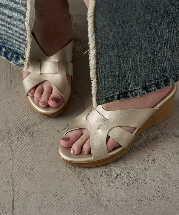 {"color":"\u30b4\u30fc\u30eb\u30c9","info":"model\uff1aH158cm size\uff1aL(23.5-24cm)"}