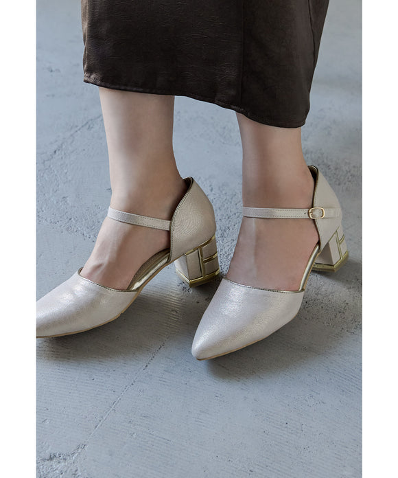 {"color":"\u30d9\u30fc\u30b8\u30e5","info":""}