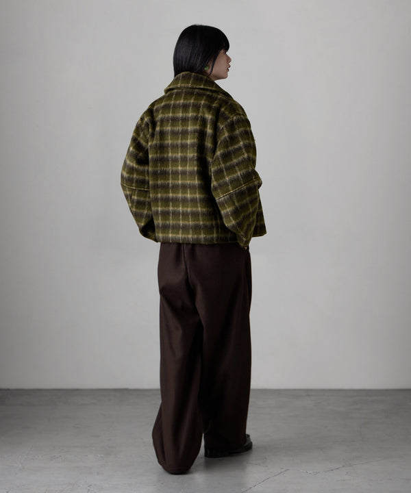 {"color":"\u30ab\u30fc\u30ad","info":"model\uff1aH163cm size\uff1aF"}