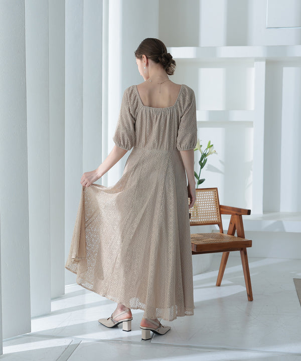 {"color":"\u30d9\u30fc\u30b8\u30e5","info":""}