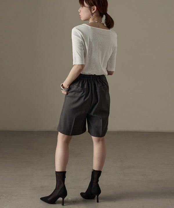 {"color":"\u30aa\u30d5\u30db\u30ef\u30a4\u30c8","info":"model\uff1aH158cm size\uff1aM"}