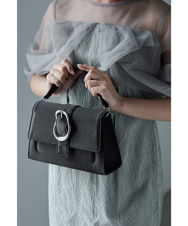 {"color":"\u30d6\u30e9\u30c3\u30af","info":""}