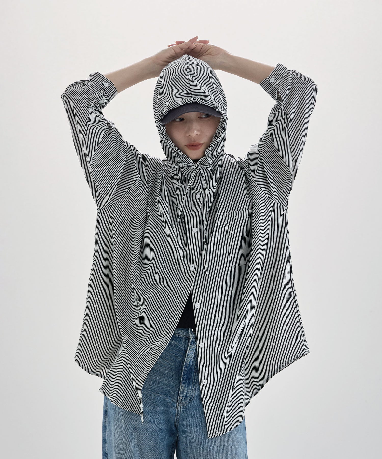ストラ新品⭐️UVカット撥水加工⭐️マルチウェザーパッカブルパーカーラッシュガード ストラ新品⭐️UVカット撥水加工⭐️マルチウェザーパッカブルパーカー