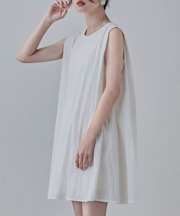 {"color":"\u30db\u30ef\u30a4\u30c8","info":"model\uff1aH166cm size\uff1aM"}