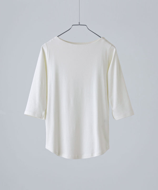 {"color":"\u30aa\u30d5\u30db\u30ef\u30a4\u30c8","info":""}