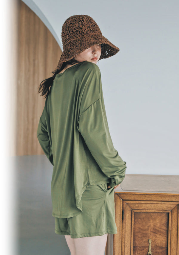 {"color":"\u30ab\u30fc\u30ad","info":"model\uff1aH166cm size\uff1aM-L"}