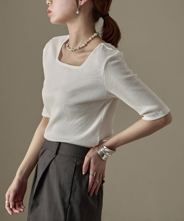 {"color":"\u30aa\u30d5\u30db\u30ef\u30a4\u30c8","info":"model\uff1aH158cm size\uff1aM"}